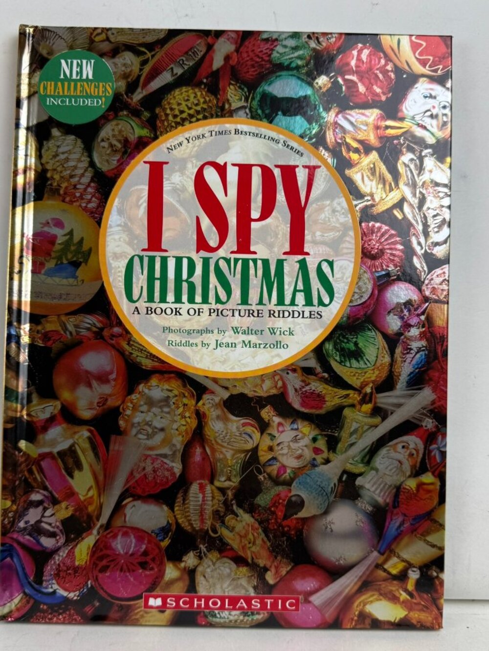 I SPY Christmas A Book Of Picture Riddles Hardcover Scholastic 9781338332582